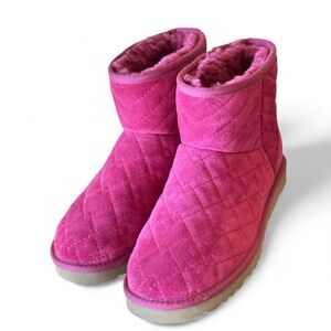 UGG Arden Suede Quilted Ankle Boots Fuchsia/Pink Wool lining Women’s Size 10